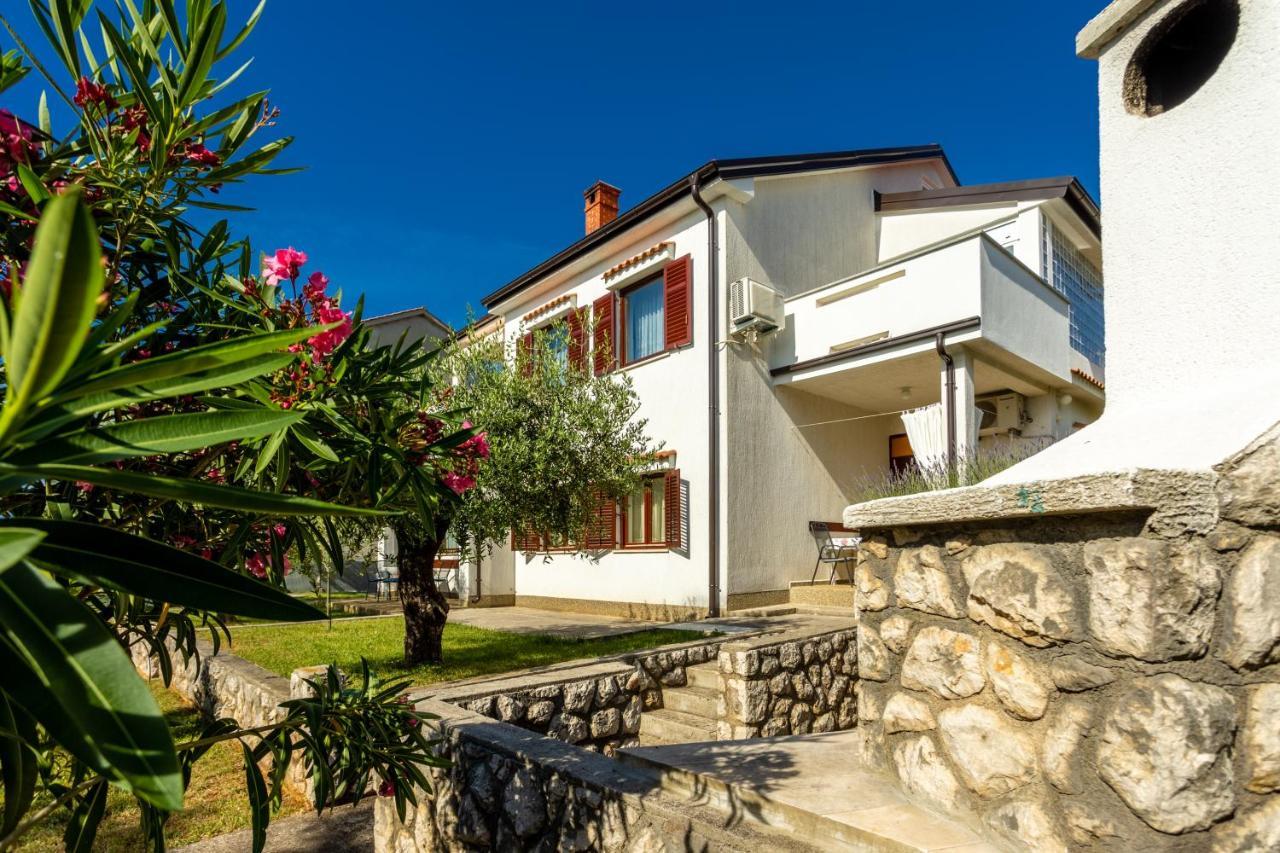 Apartments Belavic By El-Pi Tours Njivice Exterior photo
