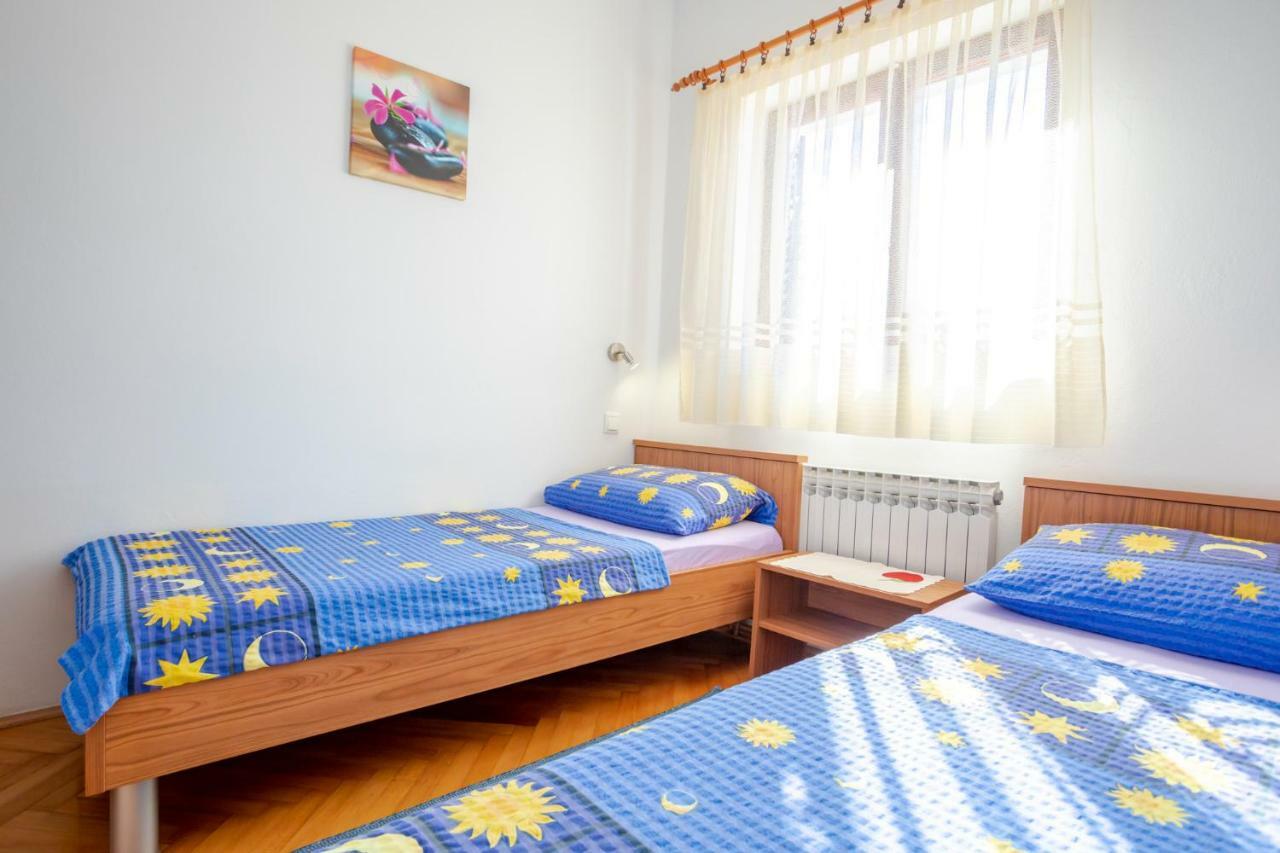 Apartments Belavic By El-Pi Tours Njivice Exterior photo